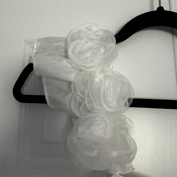 White long dress with flower straps and leg slit - Picture 8 of 8